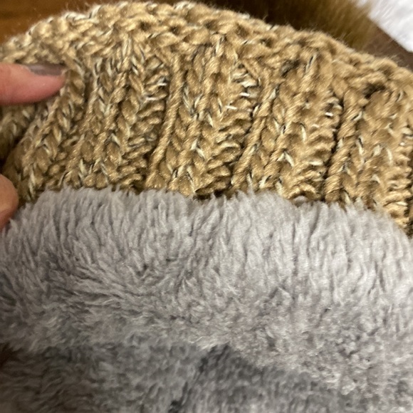 Scarf and hat set - Picture 4 of 4